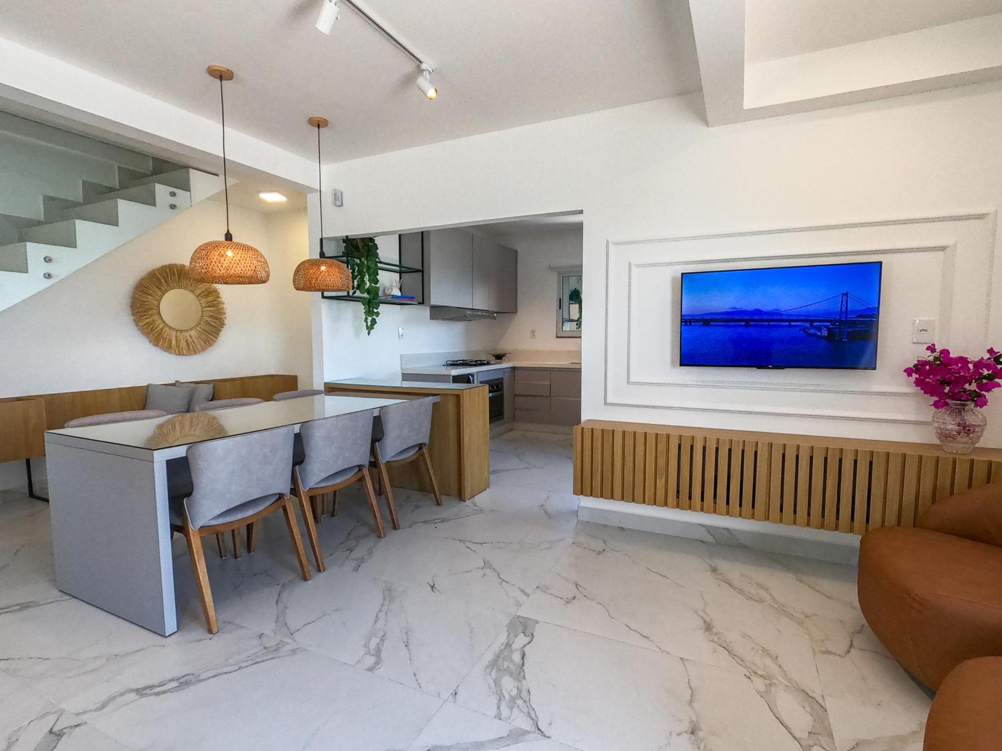 Casa A Beira-mar, Com E Vista Deslumbrante No Ribeirao Da Ilha Em Casa de férias