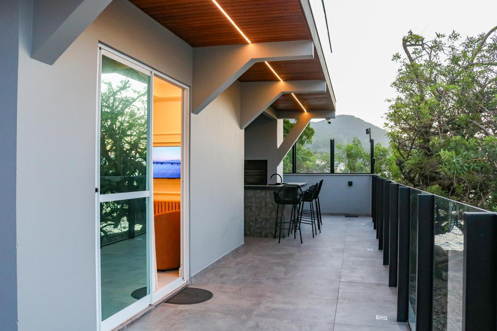 Casa A Beira-mar, Com E Vista Deslumbrante No Ribeirao Da Ilha Em Casa de férias Florianopolis