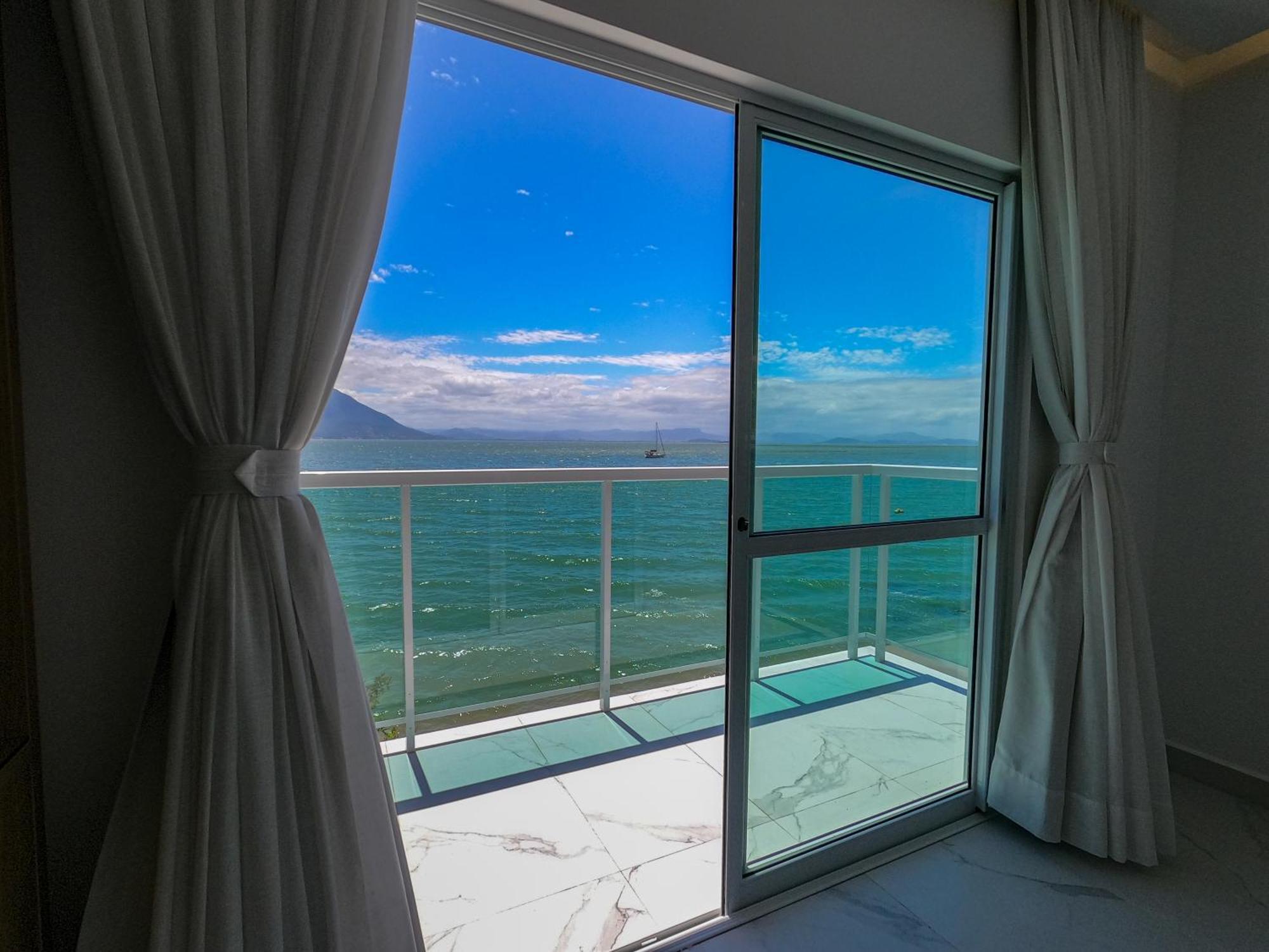 Casa A Beira-mar, Com E Vista Deslumbrante No Ribeirao Da Ilha Em * Florianopolis
