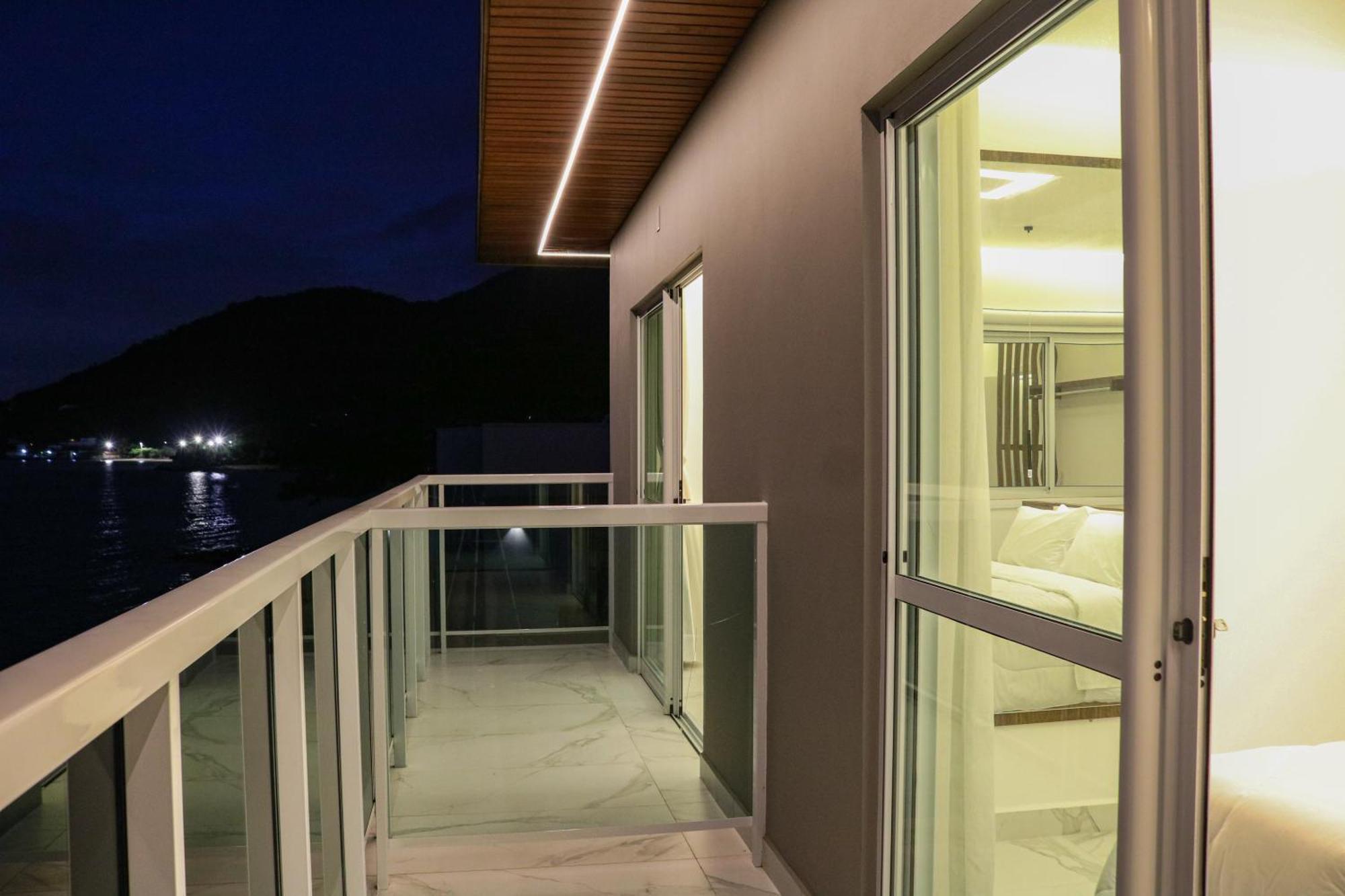 Casa A Beira-mar, Com E Vista Deslumbrante No Ribeirao Da Ilha Em * Florianopolis