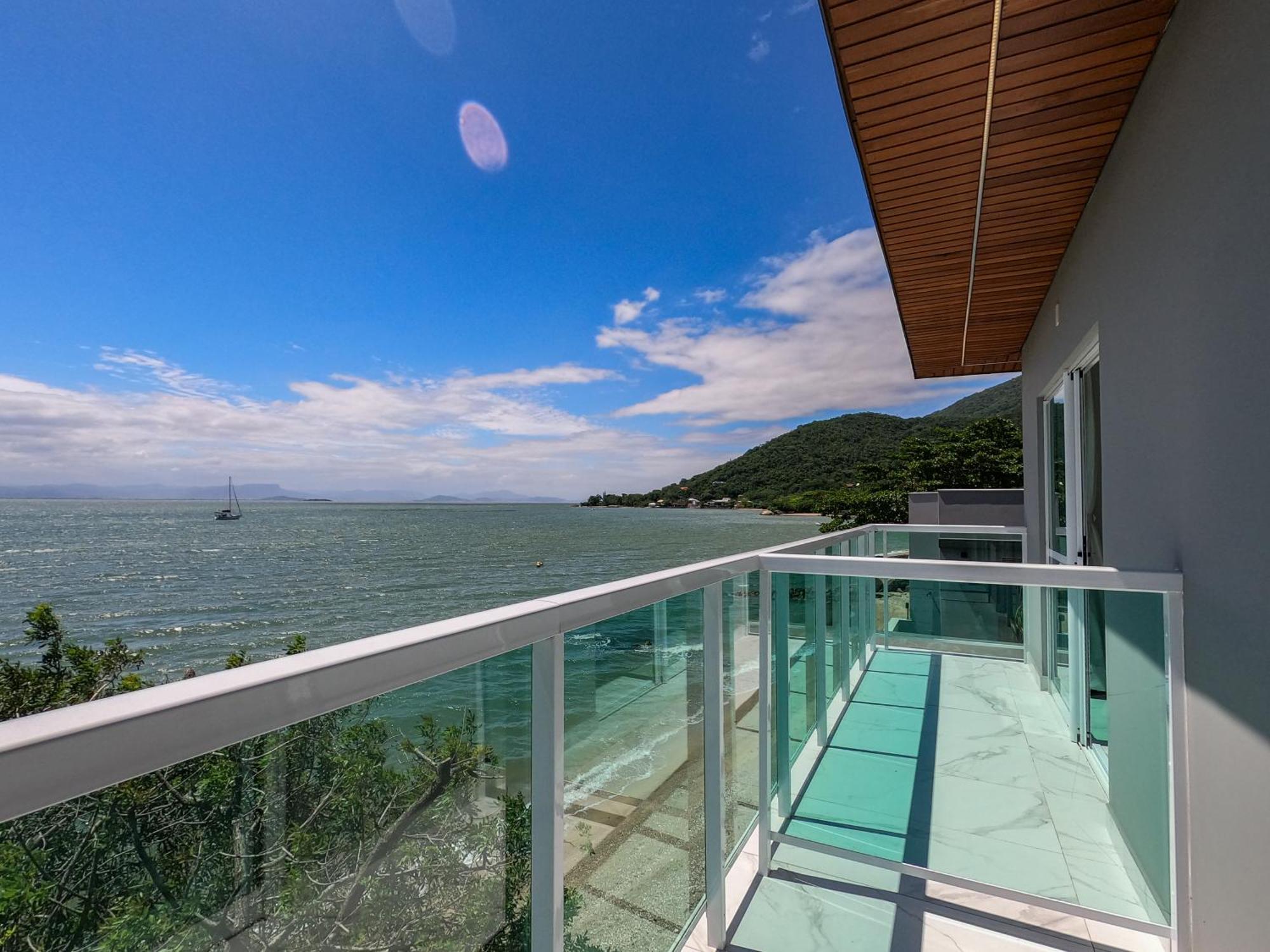 Casa A Beira-mar, Com E Vista Deslumbrante No Ribeirao Da Ilha Em Casa de férias *