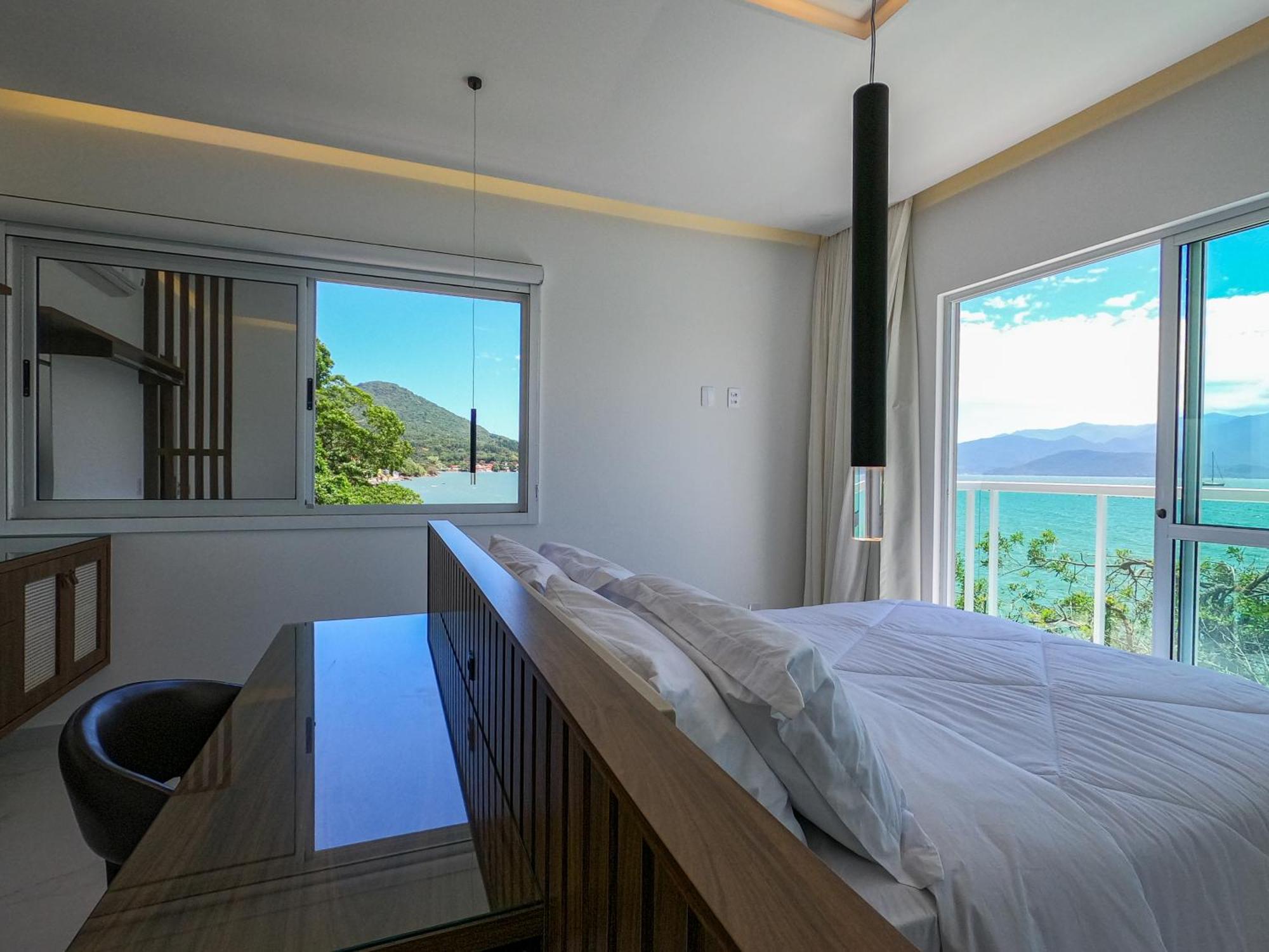 Casa A Beira-mar, Com E Vista Deslumbrante No Ribeirao Da Ilha Em Casa de férias Florianopolis