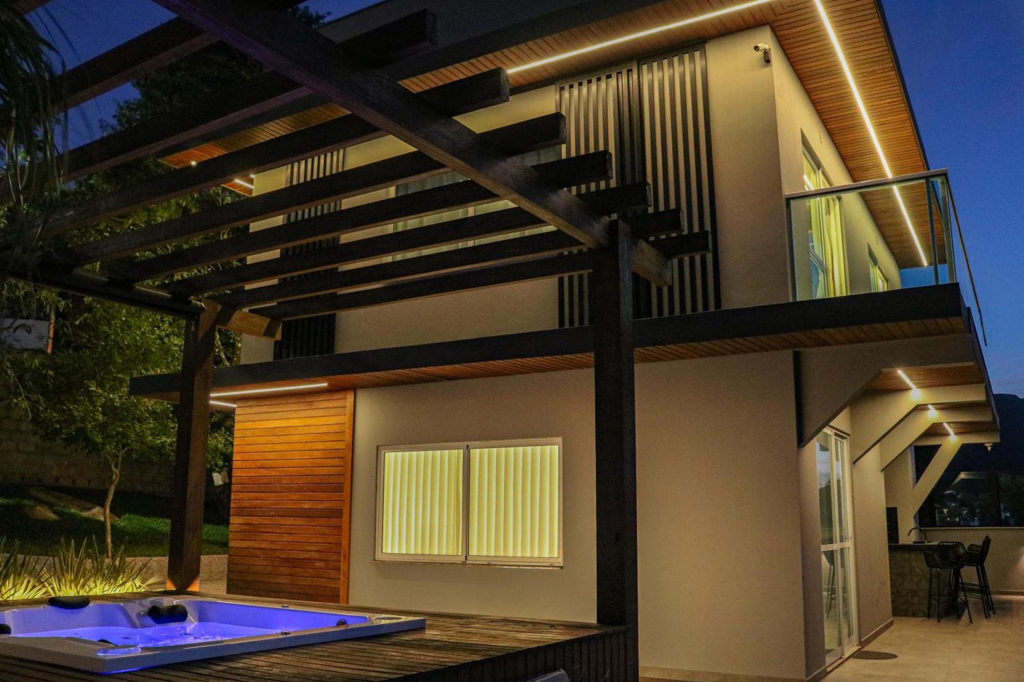 Casa A Beira-mar, Com E Vista Deslumbrante No Ribeirao Da Ilha Em * Florianopolis