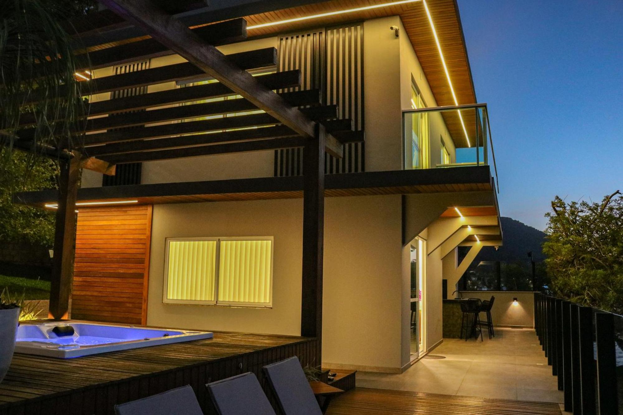 Casa de férias Casa A Beira-mar, Com E Vista Deslumbrante No Ribeirao Da Ilha Em