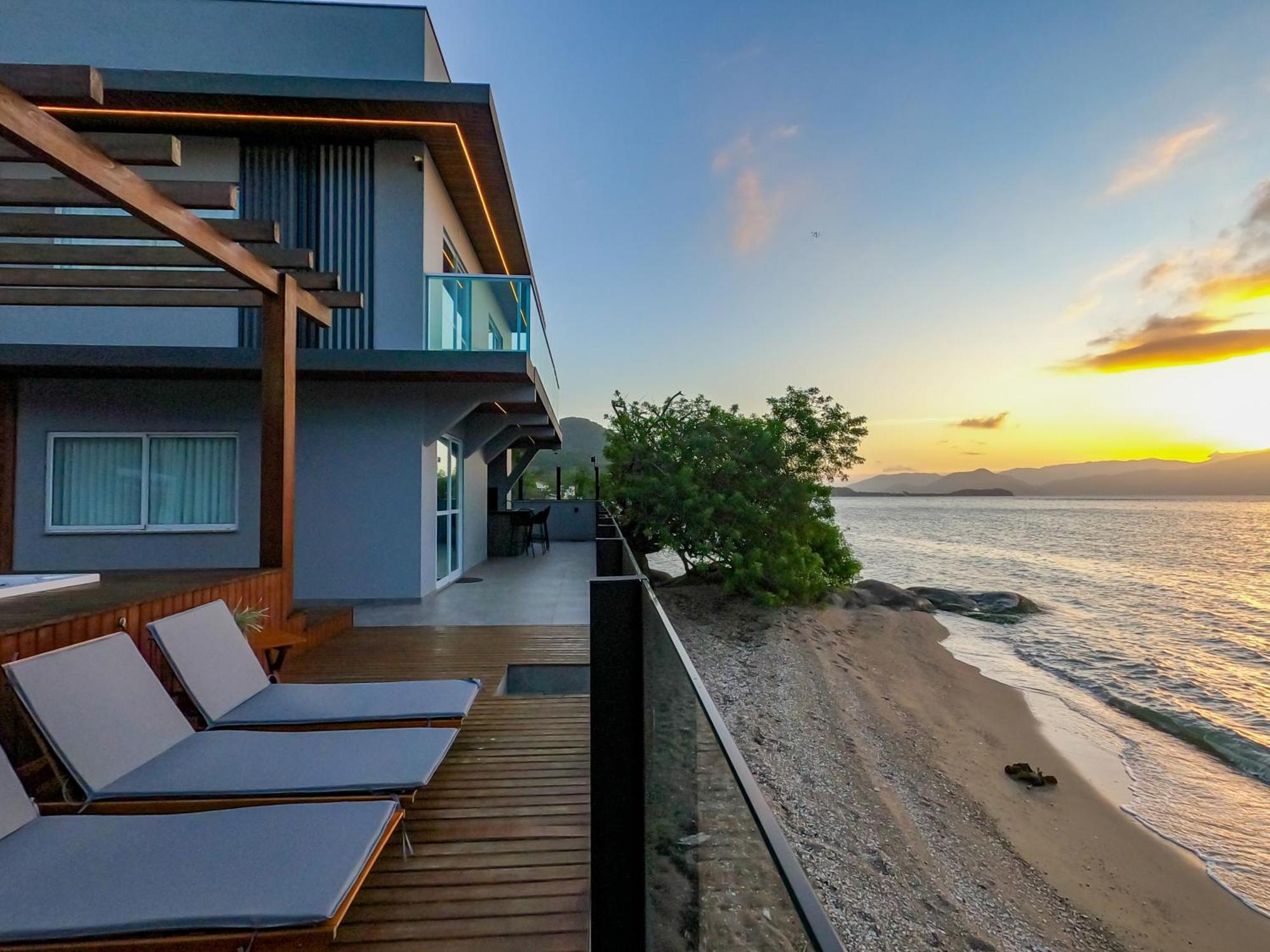 Casa A Beira-mar, Com E Vista Deslumbrante No Ribeirao Da Ilha Em Casa de férias
