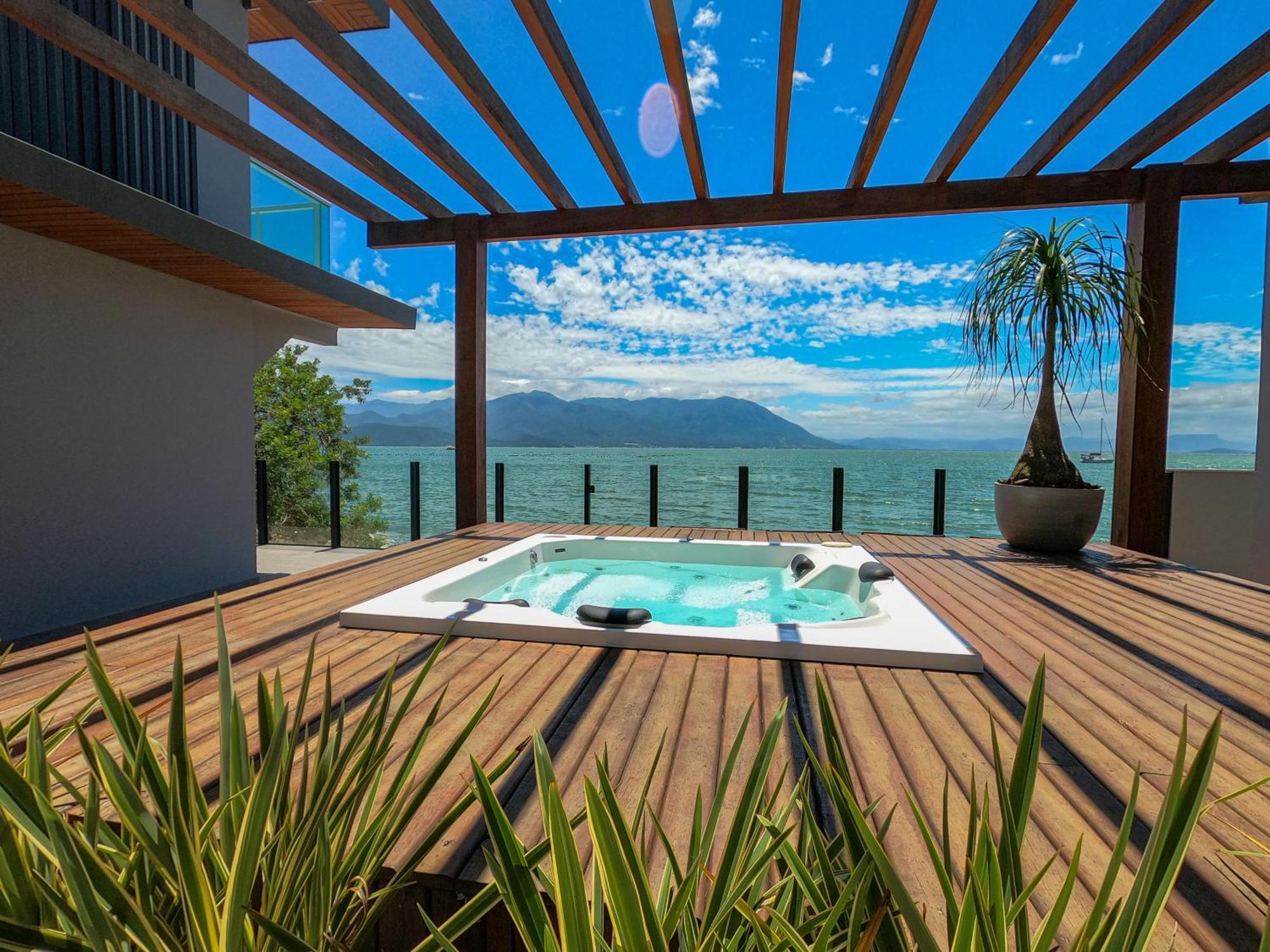 Casa de férias Casa A Beira-mar, Com E Vista Deslumbrante No Ribeirao Da Ilha Em *