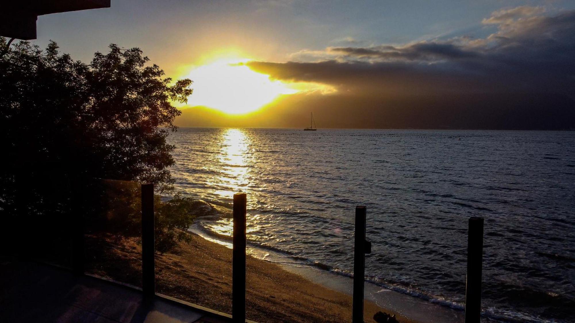 Casa A Beira-mar, Com E Vista Deslumbrante No Ribeirao Da Ilha Em Florianopolis