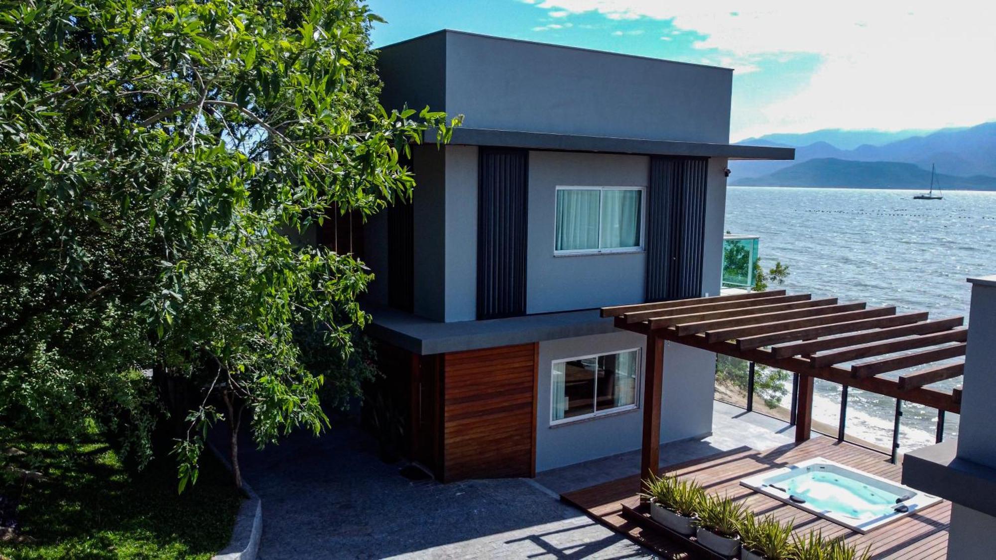 Casa de férias Casa A Beira-mar, Com E Vista Deslumbrante No Ribeirao Da Ilha Em