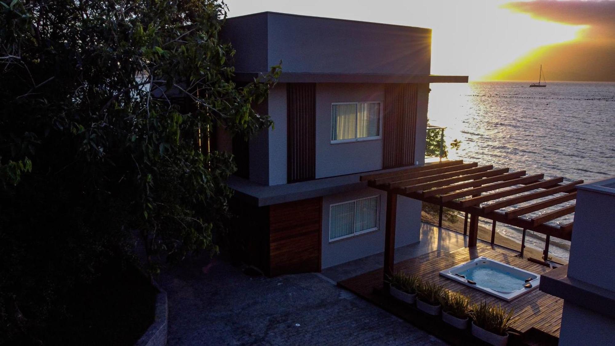 Casa A Beira-mar, Com E Vista Deslumbrante No Ribeirao Da Ilha Em Casa de férias *