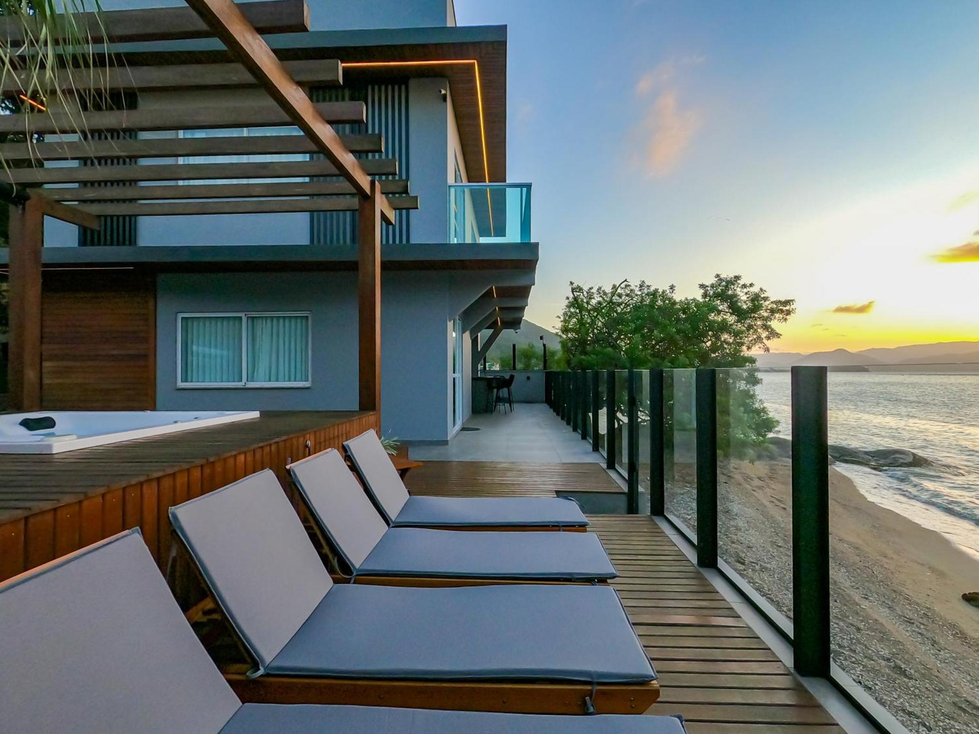 Casa A Beira-mar, Com E Vista Deslumbrante No Ribeirao Da Ilha Em Casa de férias *