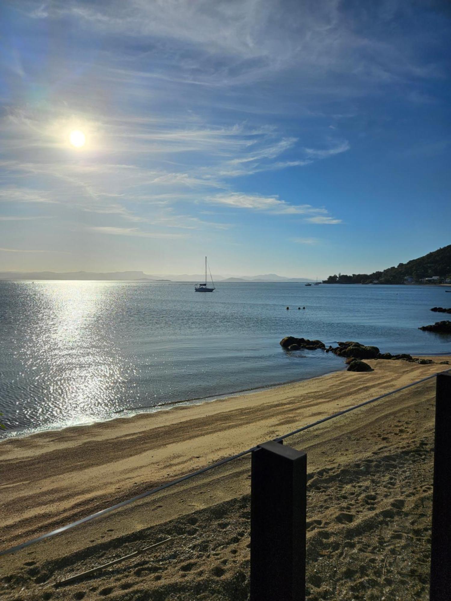 Casa A Beira-mar, Com E Vista Deslumbrante No Ribeirao Da Ilha Em
