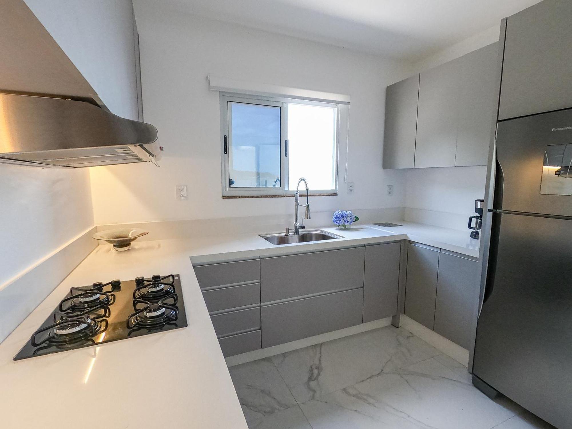 Casa A Beira-mar, Com E Vista Deslumbrante No Ribeirao Da Ilha Em
