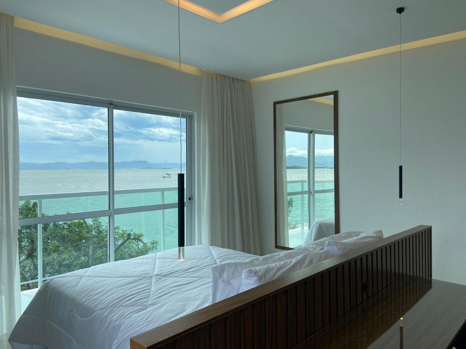 Casa A Beira-mar, Com E Vista Deslumbrante No Ribeirao Da Ilha Em Florianopolis