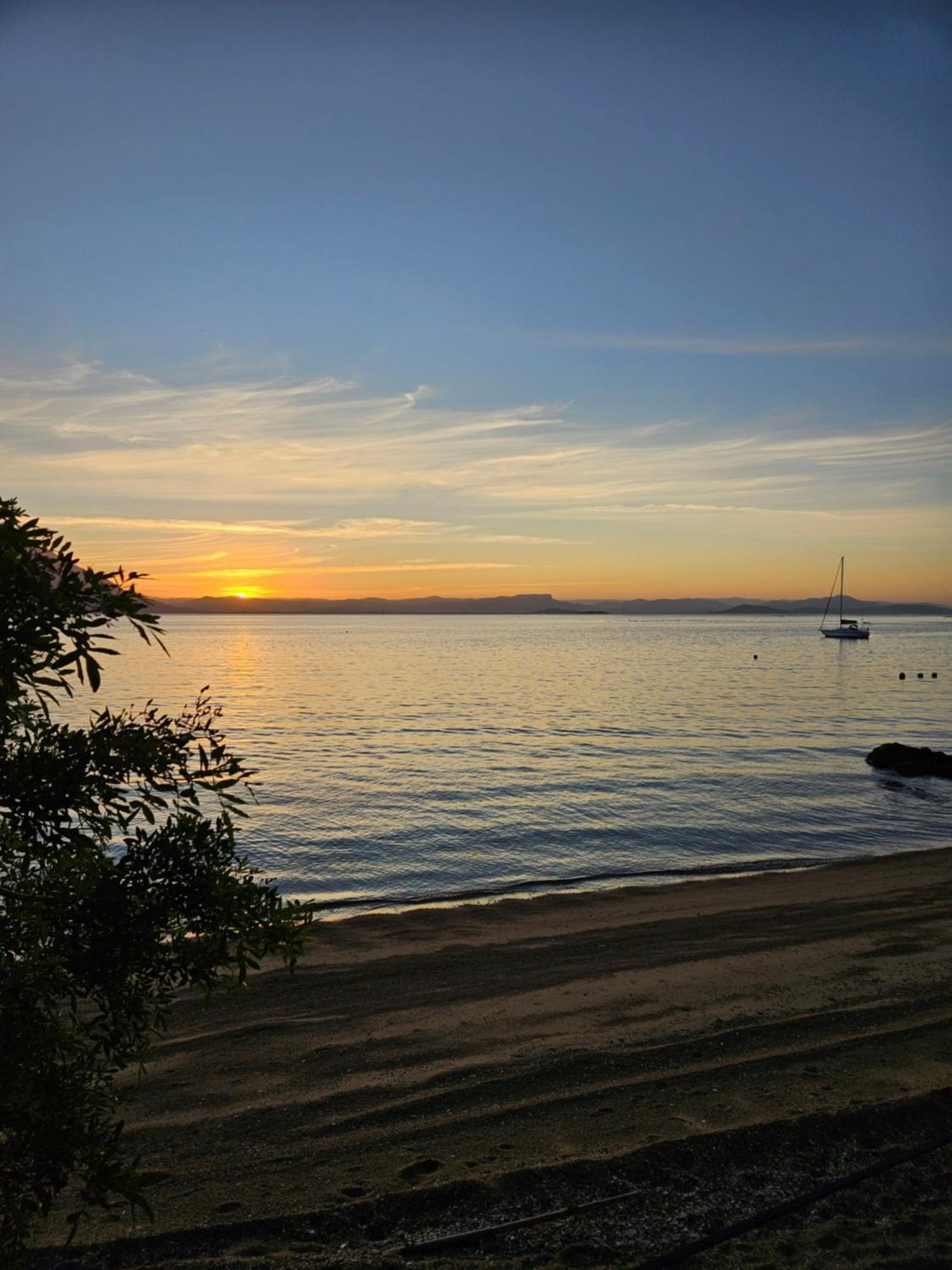 Casa A Beira-mar, Com E Vista Deslumbrante No Ribeirao Da Ilha Em *