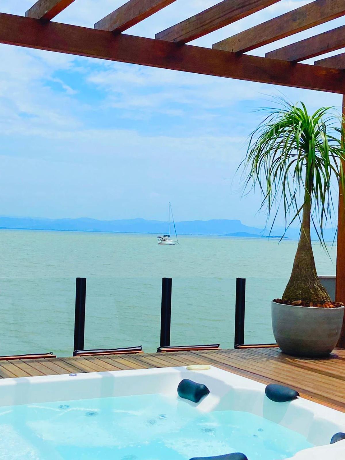 Casa A Beira-mar, Com E Vista Deslumbrante No Ribeirao Da Ilha Em Casa de férias Florianopolis