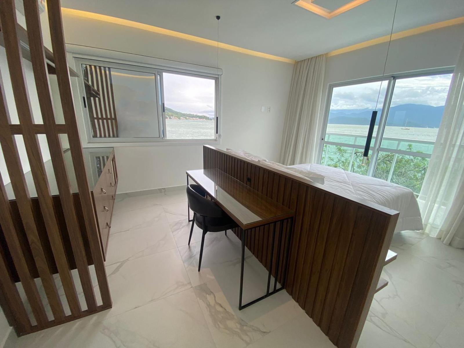 Casa A Beira-mar, Com E Vista Deslumbrante No Ribeirao Da Ilha Em