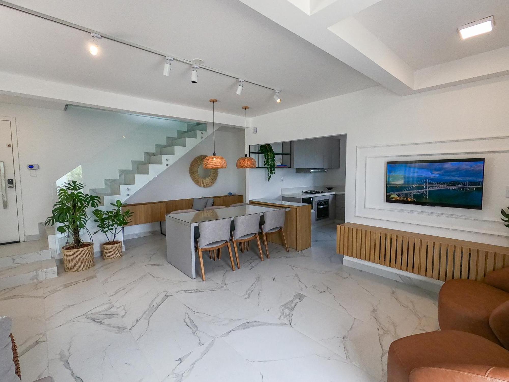 Casa A Beira-mar, Com E Vista Deslumbrante No Ribeirao Da Ilha Em * Florianopolis