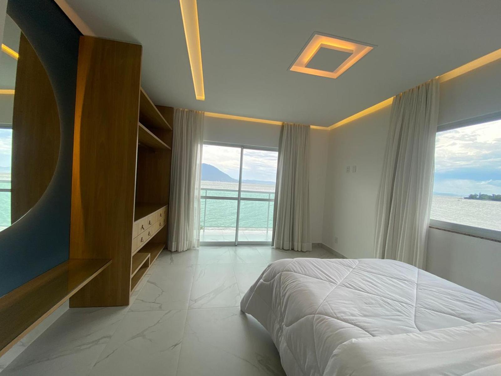 Casa A Beira-mar, Com E Vista Deslumbrante No Ribeirao Da Ilha Em Casa de férias