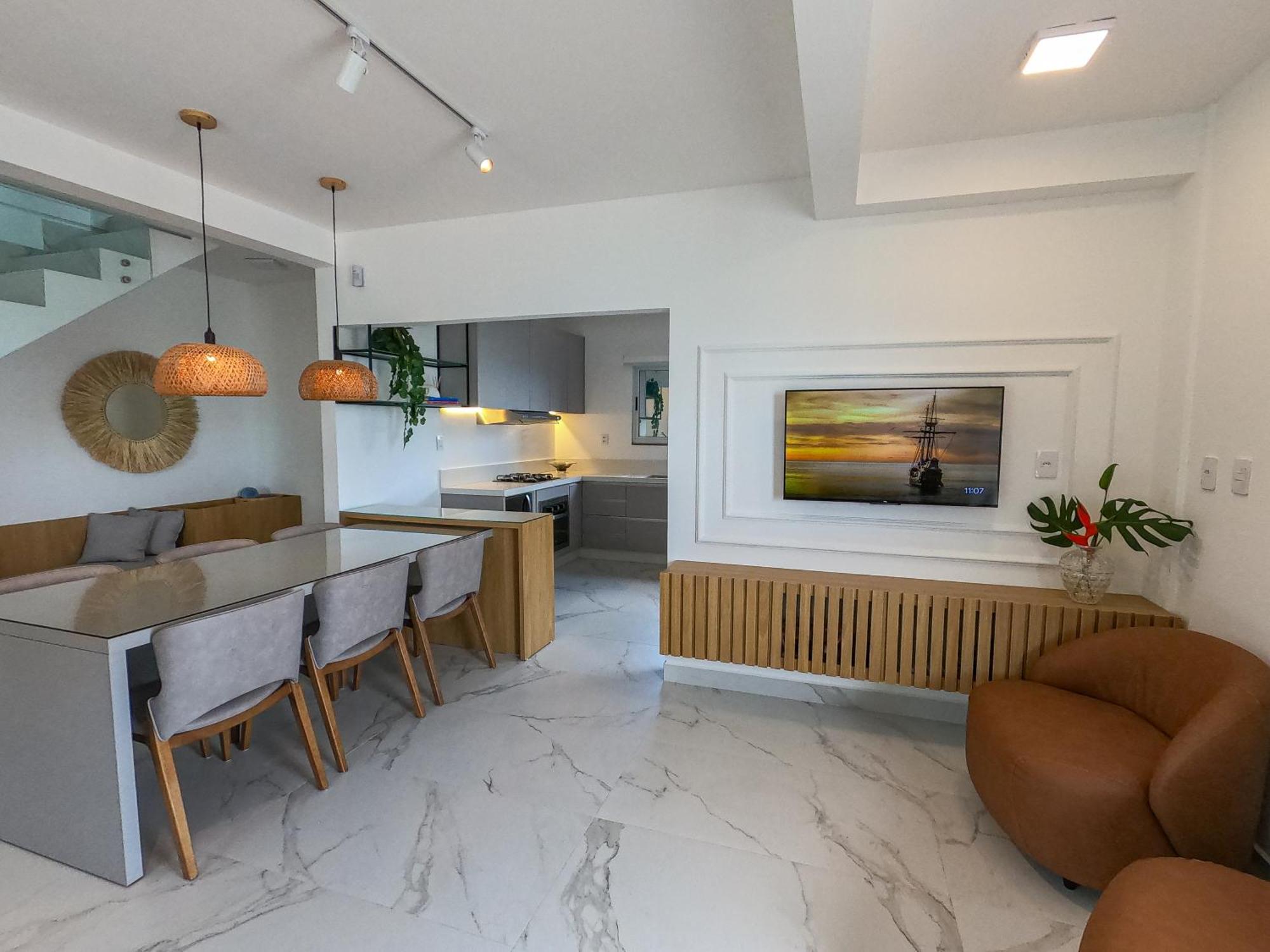 Casa A Beira-mar, Com E Vista Deslumbrante No Ribeirao Da Ilha Em Florianopolis