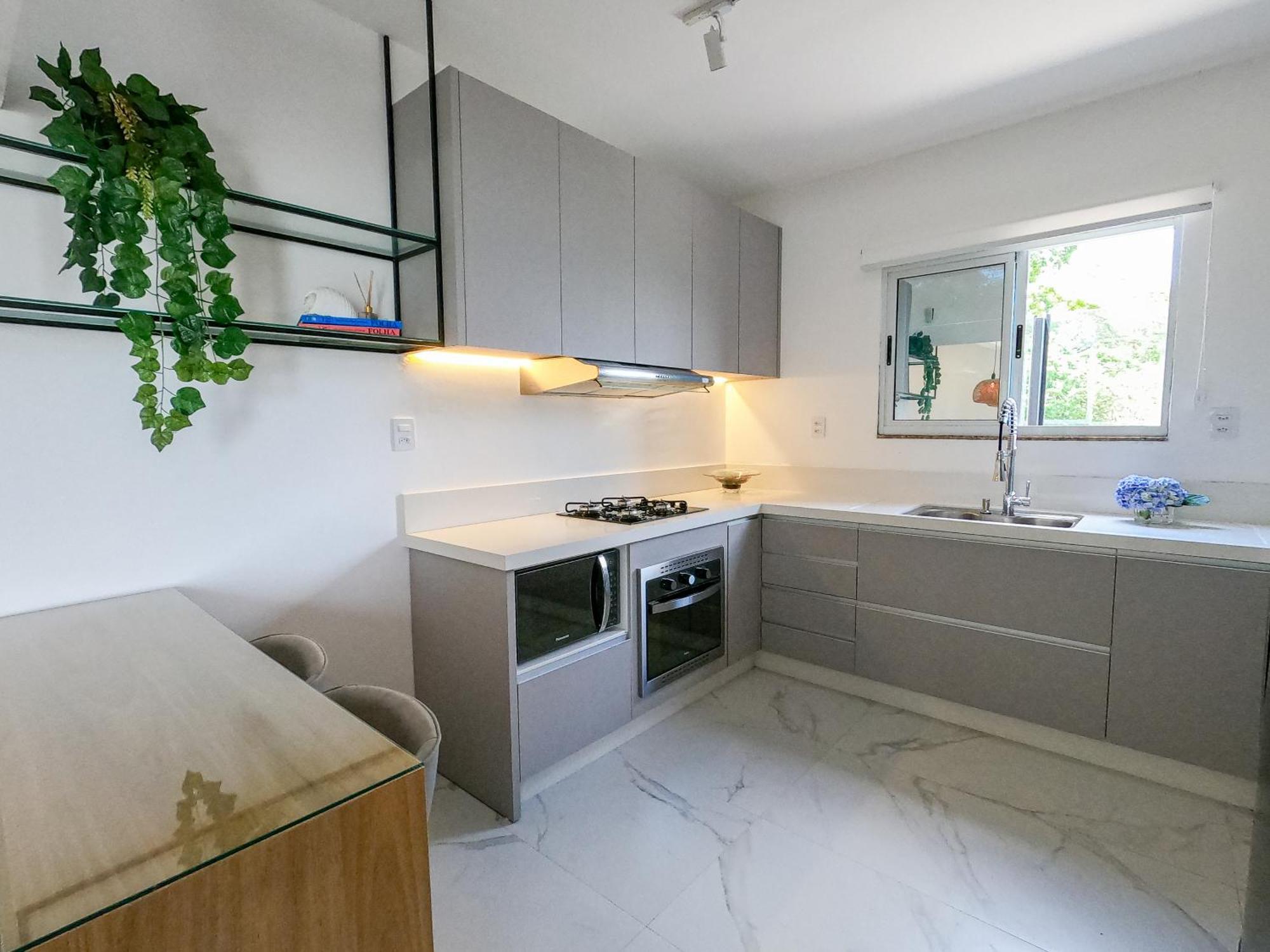 Casa A Beira-mar, Com E Vista Deslumbrante No Ribeirao Da Ilha Em *