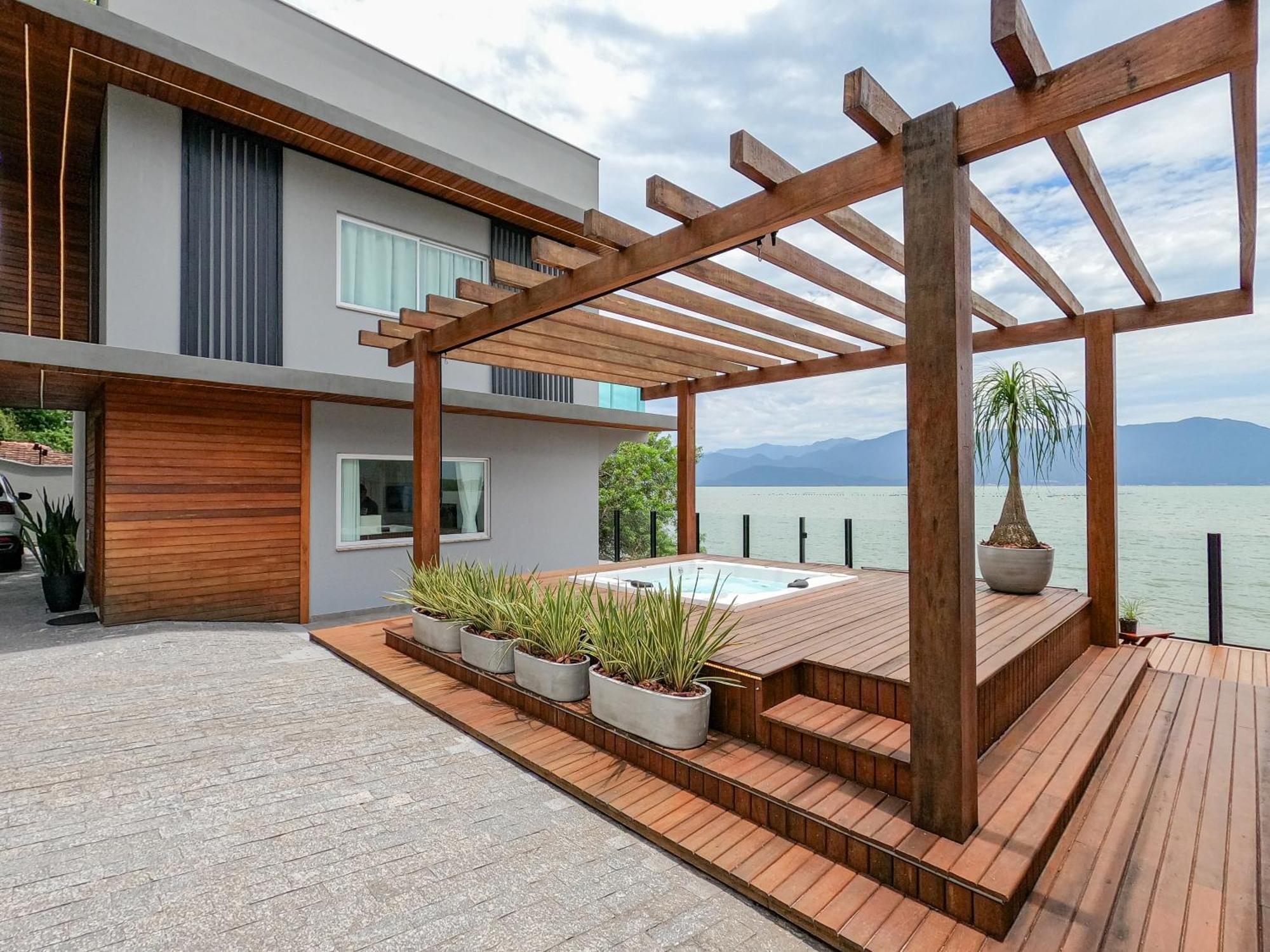 Casa A Beira-mar, Com E Vista Deslumbrante No Ribeirao Da Ilha Em Casa de férias *