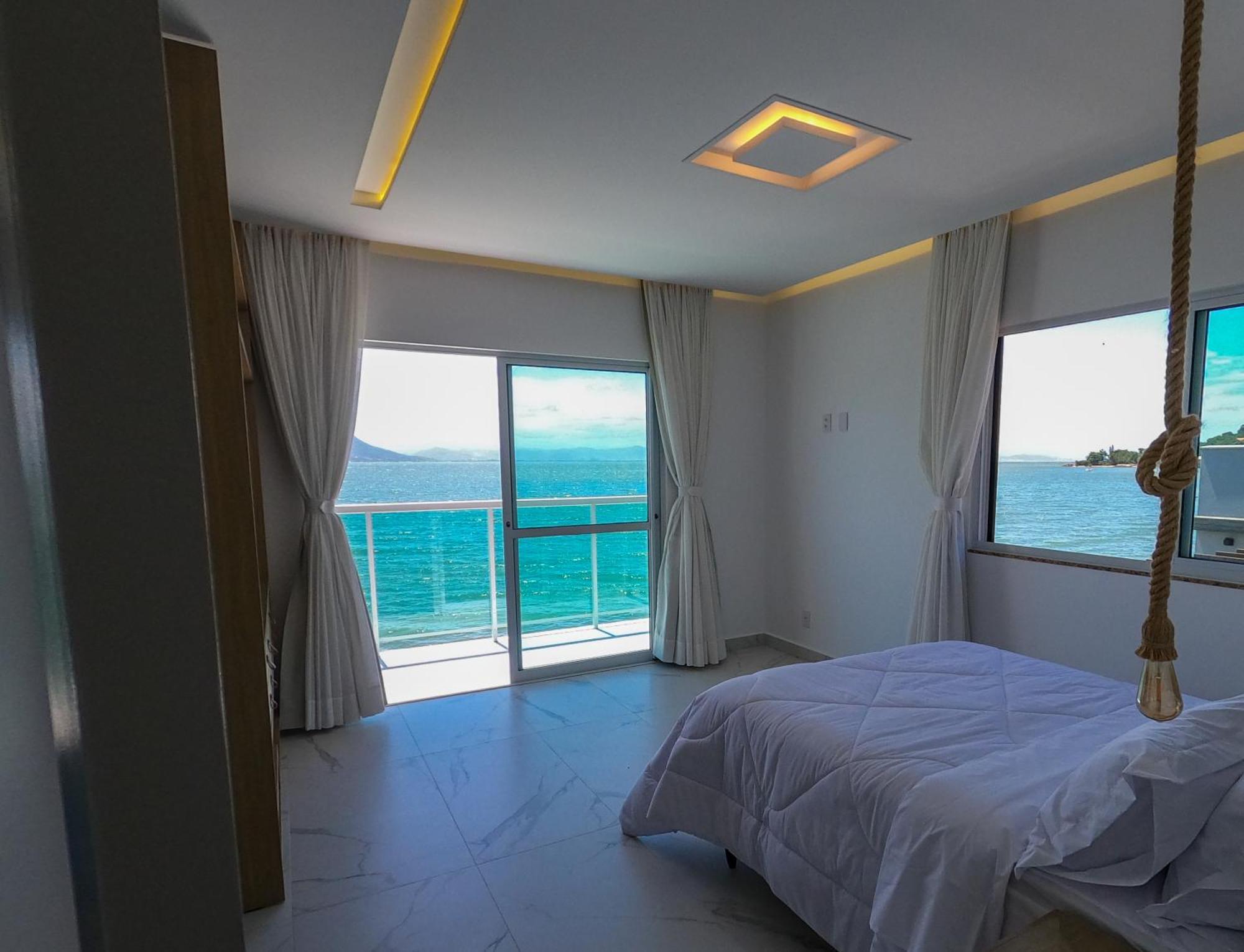 Casa A Beira-mar, Com E Vista Deslumbrante No Ribeirao Da Ilha Em