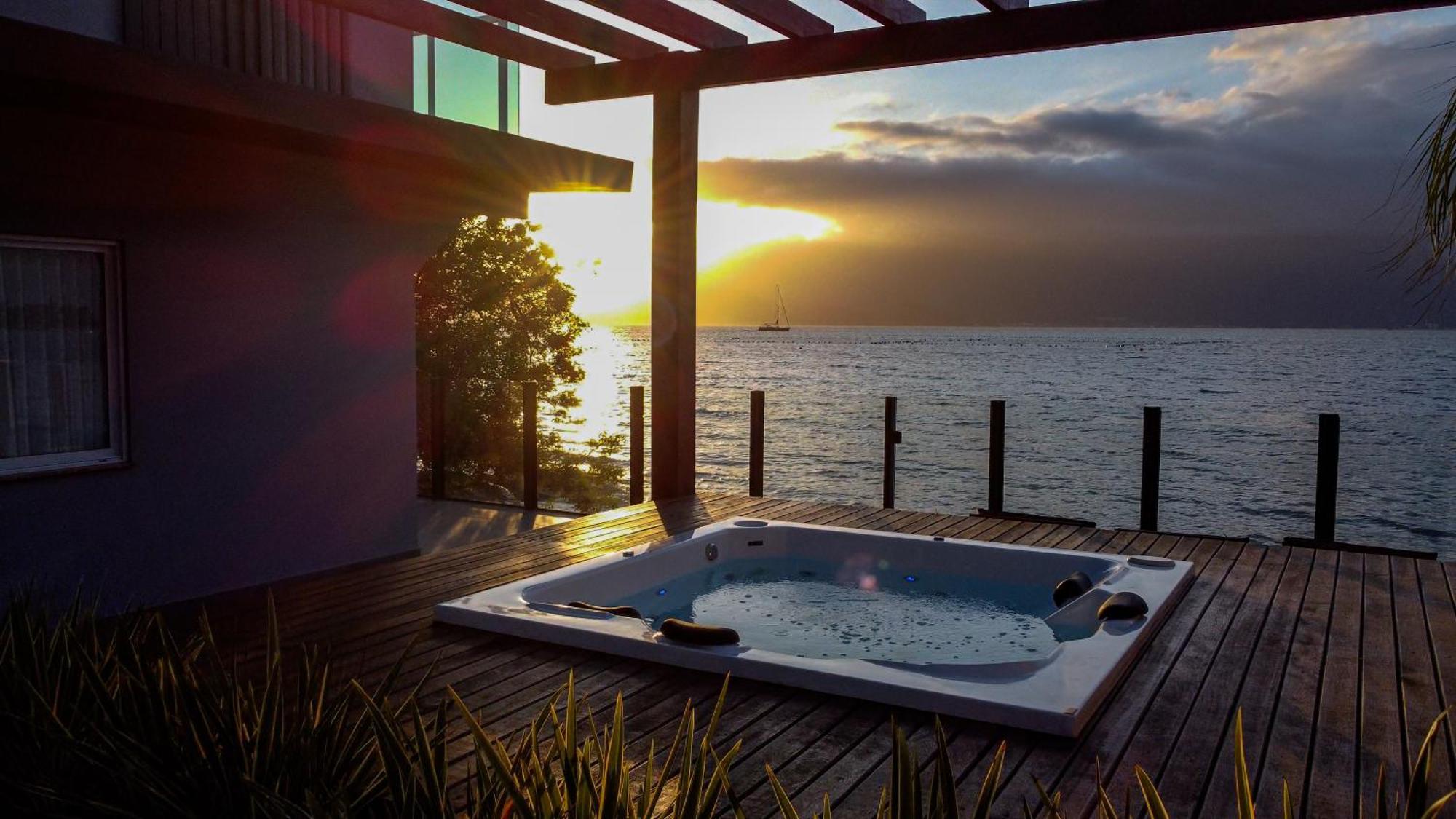 Holiday home Casa A Beira-mar, Com E Vista Deslumbrante No Ribeirao Da Ilha Em