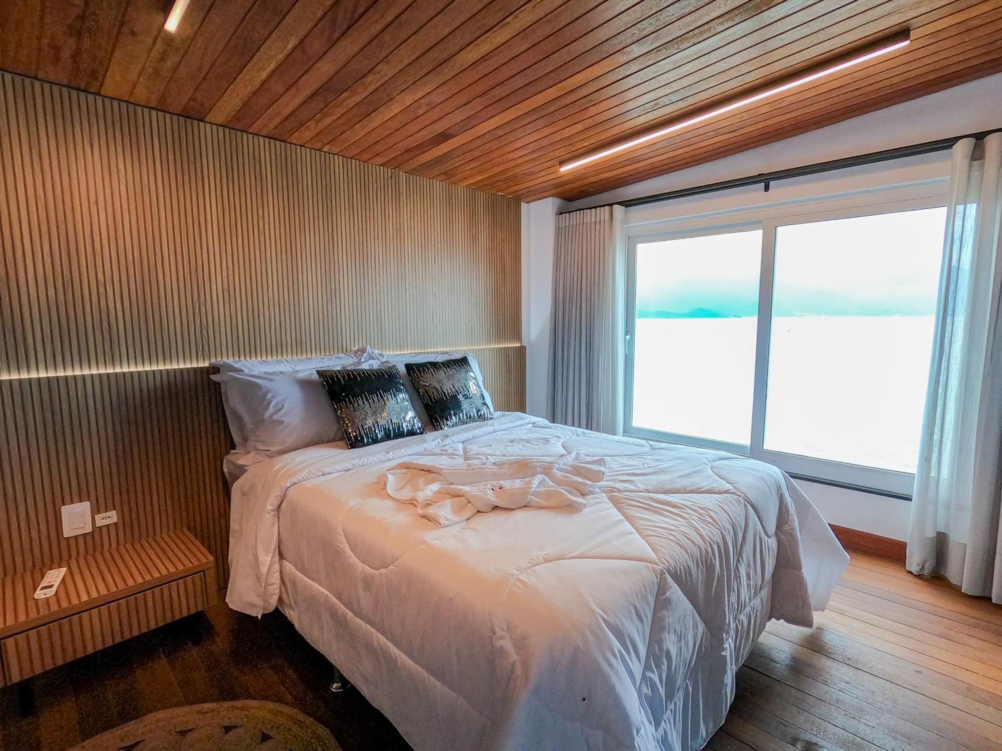 Holiday home Casa A Beira-mar, Com E Vista Deslumbrante No Ribeirao Da Ilha Em